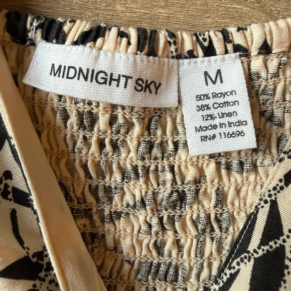 Boho Botanical Flutter Sleeve Linen/Cotton Blend Smocked Top Cream & Black M - Picture 4 of 6